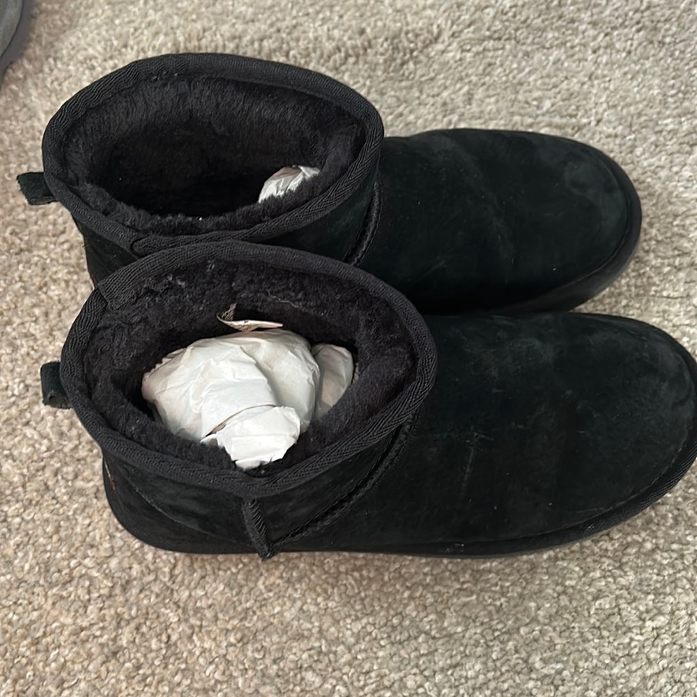 Used Lamo classic boots. Size 6